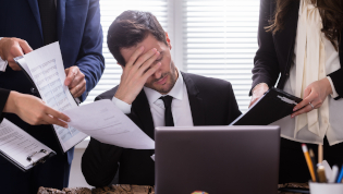 Geschäftsmann_Stress_Büro_