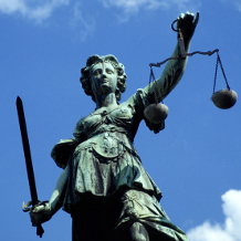 Justitia mit Waage in der Hand, Gerechtigkeit