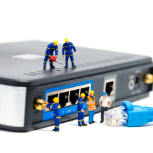 Techniker basteln am Internet Router, Telekommunikation, Arbeiter, Telekom