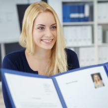 Bewerbungsgespräch mit Bewerbungsmappe, Vorstellungsgespräch