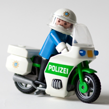 Polizist auf Motorrad
