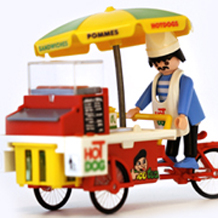 Mobiler Hotdogverkäufer mit Fahrradverkaufsstand