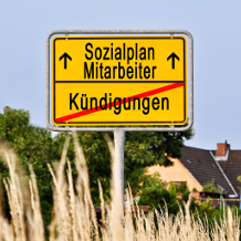 Sozialplan Mitarbeiter Kündigung Straßenschild